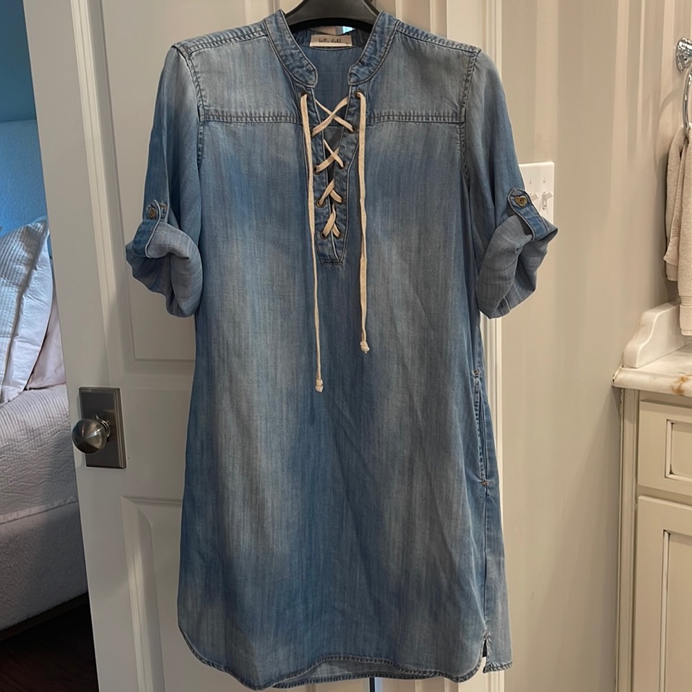 Bella Dahl lightweight washed denim dress with pockets! Size small